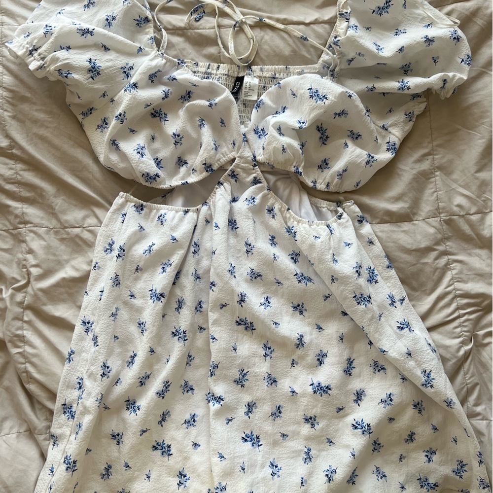 Flower print  cut out white/blue dress! H&M size XL